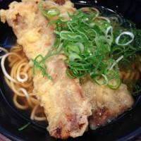 【牛天えきそば400円　姫路名物】JR姫路駅構内にあるらーめんに近い麺