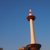 【京都タワーと空】京都駅烏丸中央口から眺める